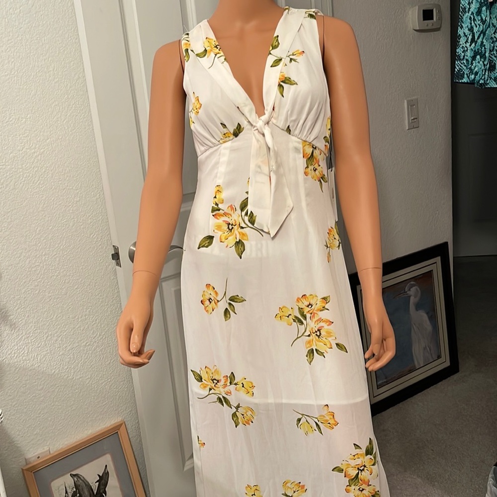 NWT JUNE & HUDSON floral dress. White with yellow flowers. Size XS. Beautiful!!